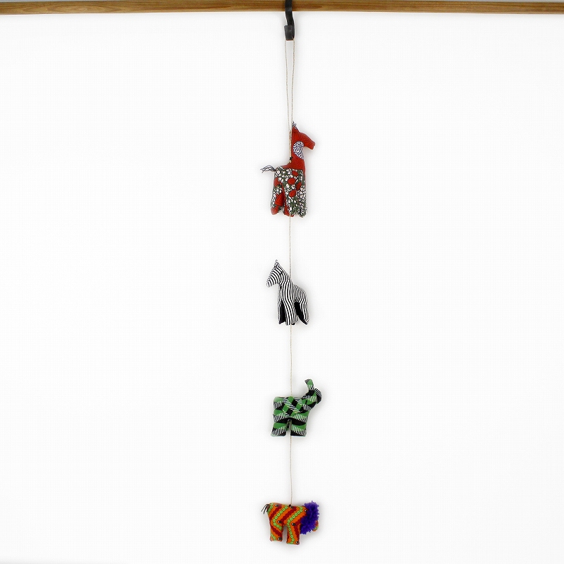 キテンゲ動物モビール 一列