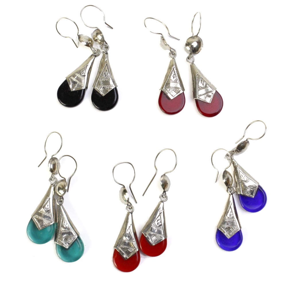 涙型ガラスピアス