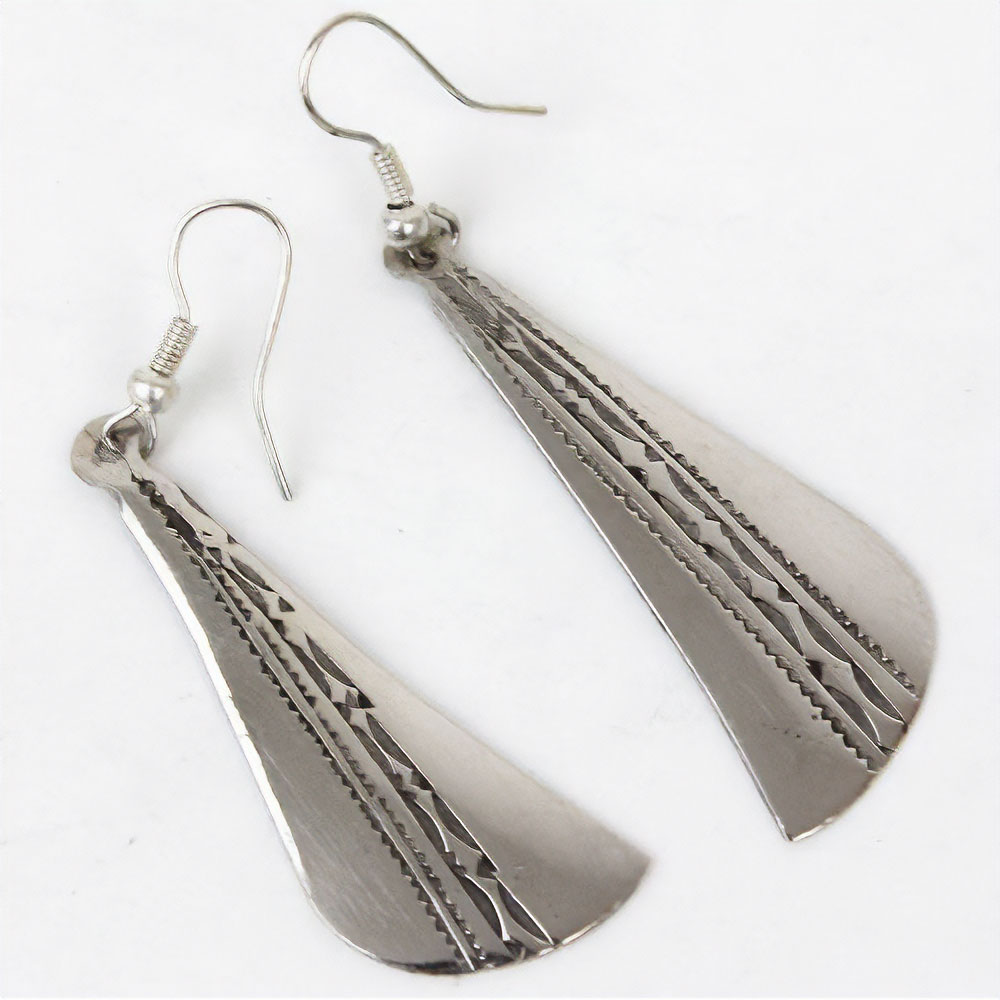 トゥアレグニッケルへら型ピアス