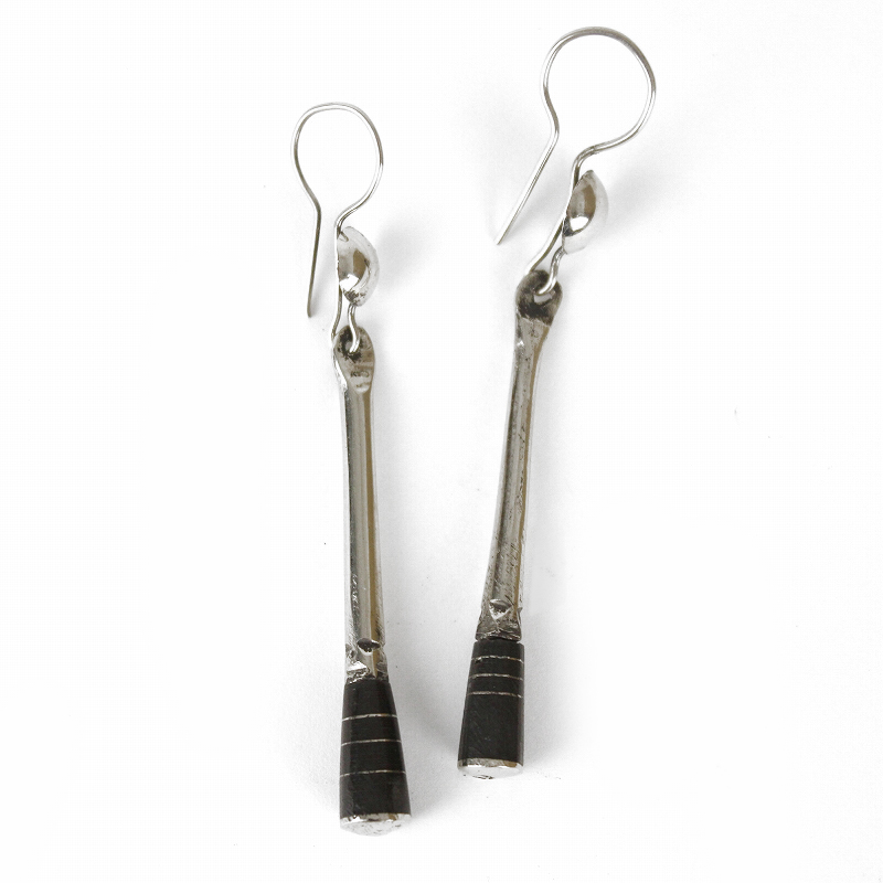 トゥアレグニッケルピアス 円錐形象嵌