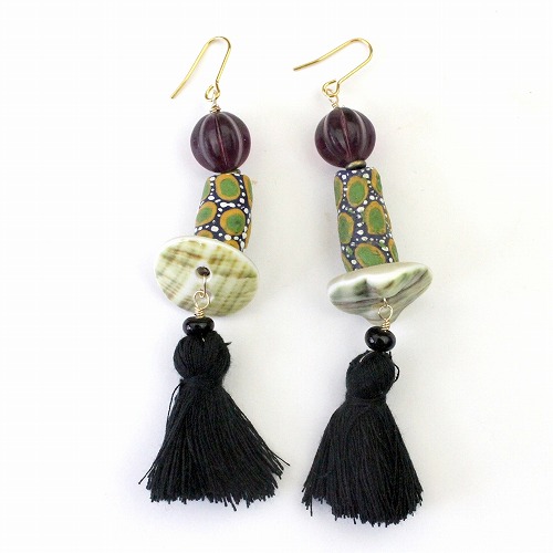 再生ビーズピアス ネイビー水玉　黒