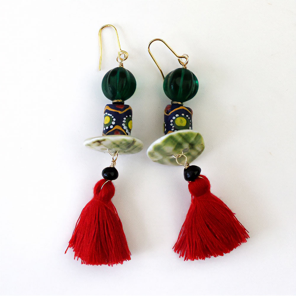 再生ビーズピアス ネイビー花　赤