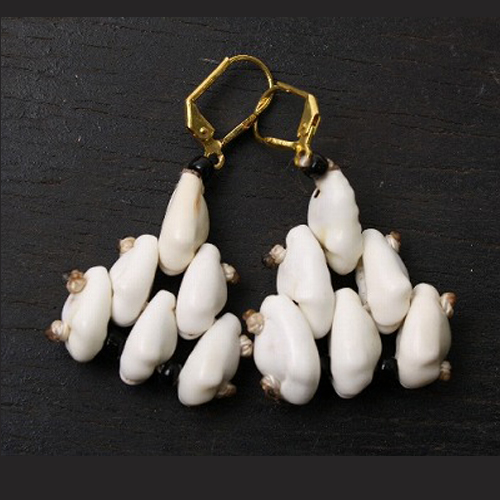 子安貝ピアス 三角\1500→\800