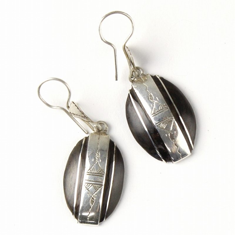 トゥアレグシルバーピアス  オーバル 黒檀　