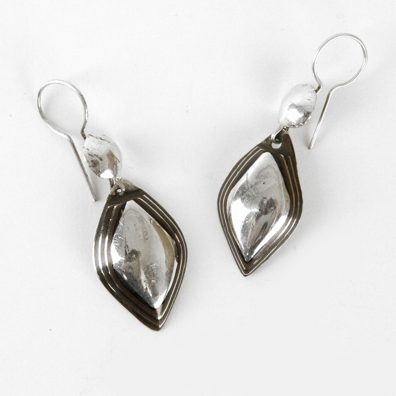 トゥアレグシルバーピアス リーフ型