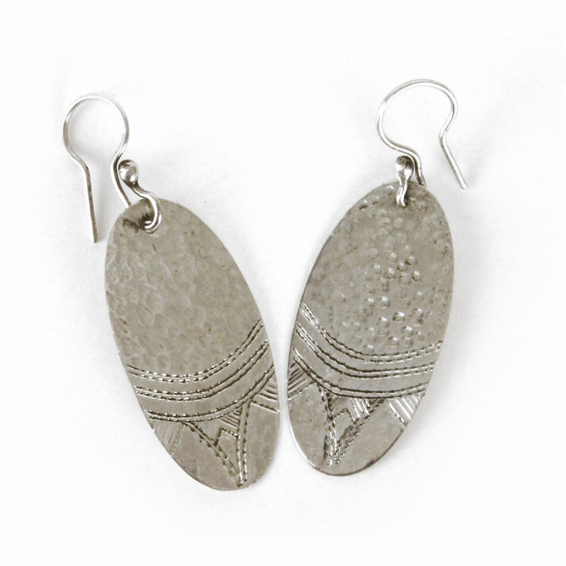 トゥアレグシルバーピアス  槌目 柄入り